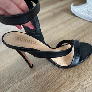 NWT Schutz Lauanne Couros Summer Mes shoe Black- 8.5